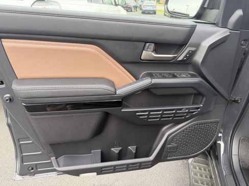 Used 2025 Toyota 4Runner Limited AWD/4WD image 10