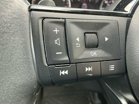 Used 2023 Nissan Pathfinder SL AWD/4WD image 21