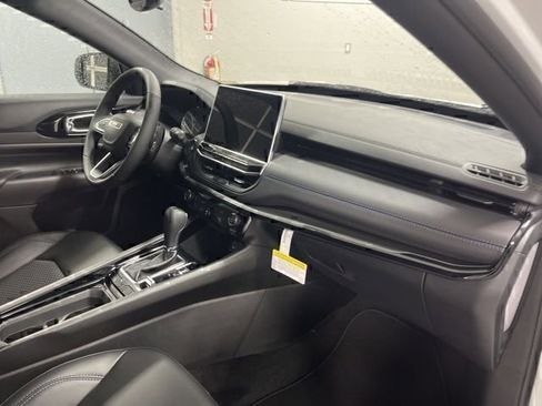 New 2026 Jeep Compass Latitude image 20