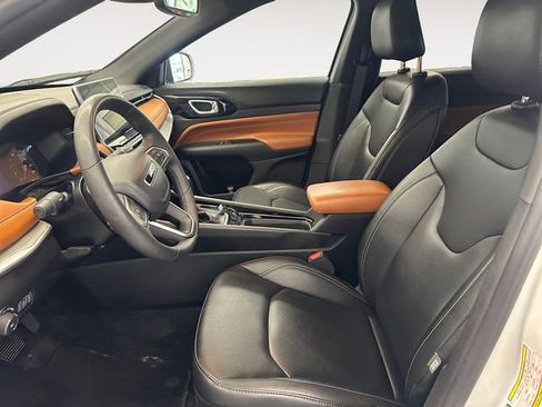 Used 2025 Jeep Compass Limited AWD/4WD image 9