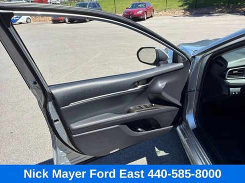 Used 2023 Toyota Camry XSE FWD image 10