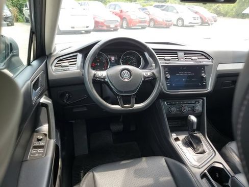 Used 2020 Volkswagen Tiguan SE w/ Panoramic Sunroof Package FWD image 11