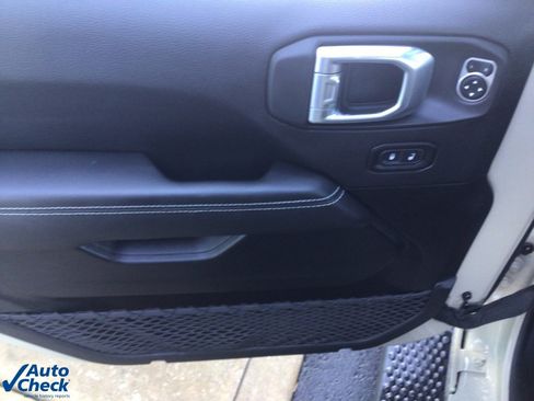 Used 2022 Jeep Wrangler Unlimited Sahara w/ Cold Weather Group image 10