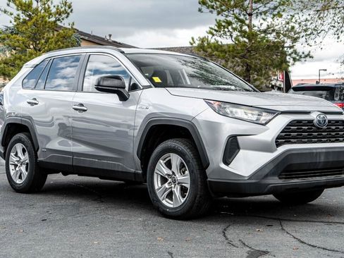 Used 2021 Toyota RAV4 LE image 1