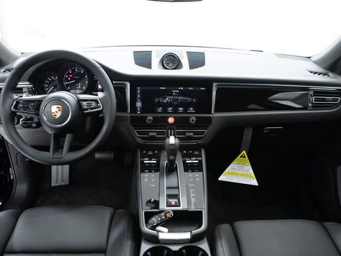 Certified 2026 Porsche Macan AWD/4WD image 13
