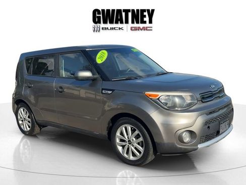 Used 2018 Kia Soul + FWD image 2