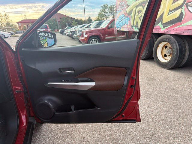 Used 2018 Nissan Kicks SR w/ Exterior Package FWD image 30
