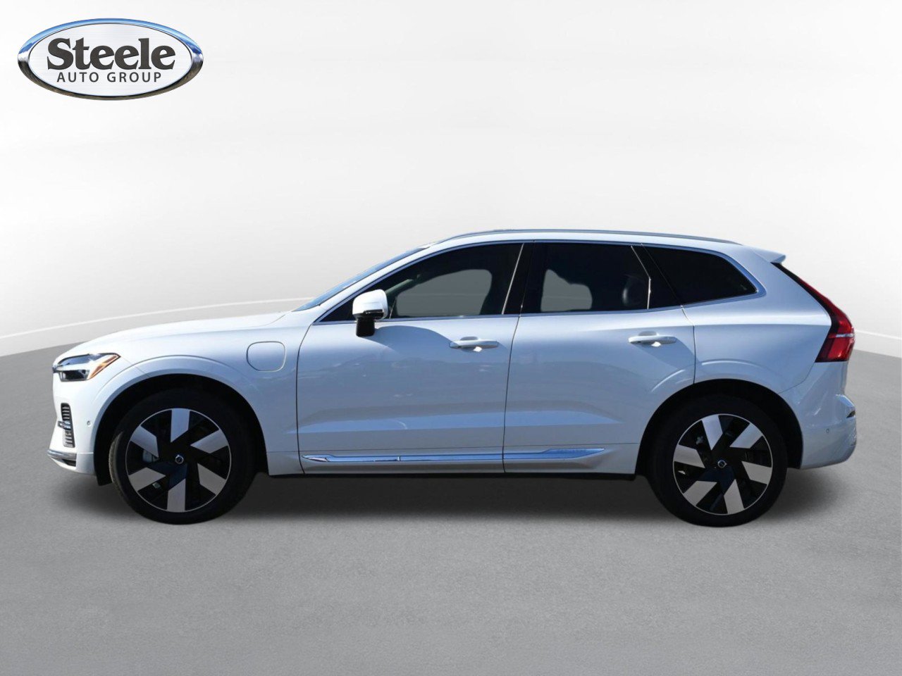 Used 2023 Volvo XC60 T8 Plus AWD/4WD image 4
