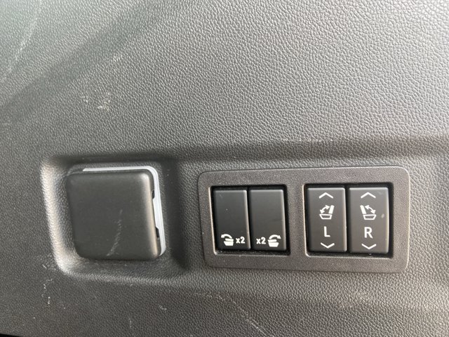 Used 2023 GMC Yukon AT4 AWD/4WD image 38