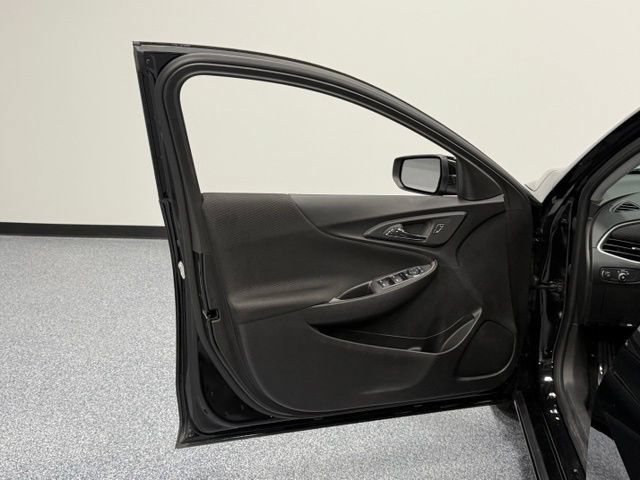 Used 2025 Chevrolet Malibu LT FWD image 9