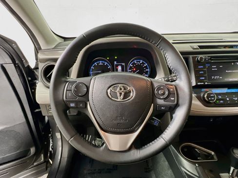 Used 2018 Toyota RAV4 XLE FWD image 18