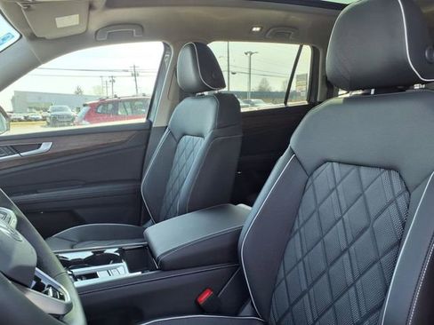 Used 2025 Volkswagen Atlas SEL Premium R-Line AWD/4WD image 11