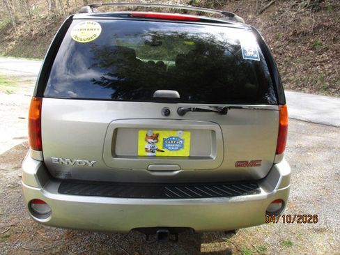Used 2002 GMC Envoy SLE image 9
