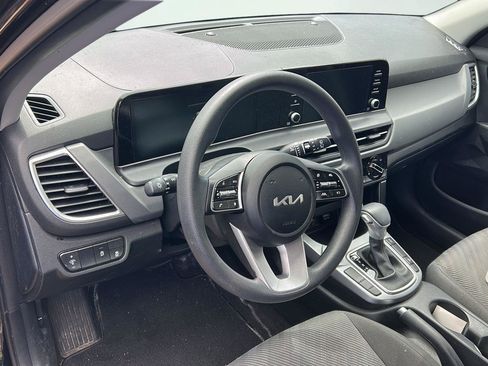 Used 2024 Kia Seltos LX AWD/4WD image 3