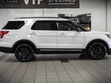 Used 2019 Ford Explorer XLT image 5