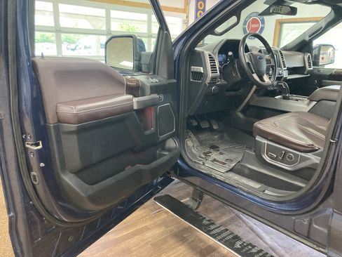 Used 2016 Ford F150 Platinum w/ Equipment Group 701A Luxury AWD/4WD image 11