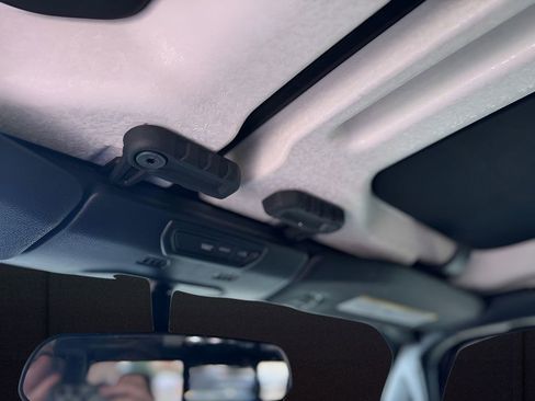 Used 2023 Jeep Gladiator Willys image 18