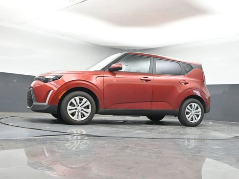Used 2025 Kia Soul LX image 10