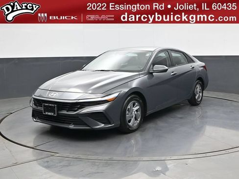 Used 2024 Hyundai Elantra SE FWD image 1