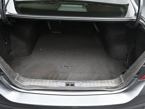 Used 2017 Nissan Altima 2.5 SR FWD image 11
