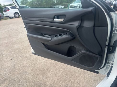 Used 2025 Nissan Altima 2.5 SV image 18
