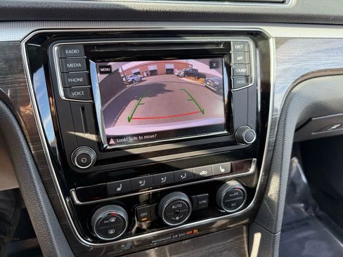 Used 2018 Volkswagen Passat 2.0T SE w/ SE Lighting Package image 17