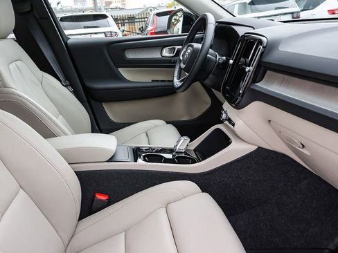 Used 2026 Volvo XC40 B5 Plus w/ Protection Package Premier image 18