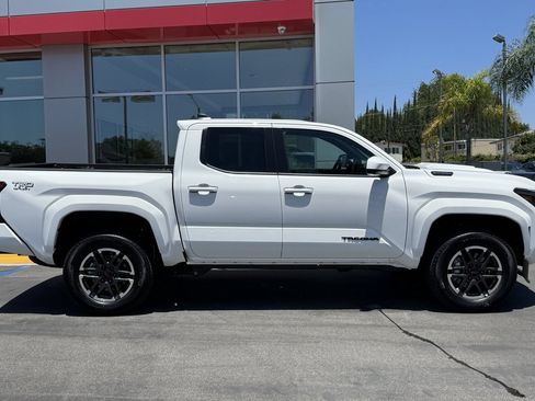 Used 2026 Toyota Tacoma TRD Sport AWD/4WD image 4