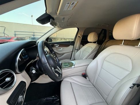 Used 2022 Mercedes-Benz GLC 300 4MATIC w/ Premium Package Lite image 22