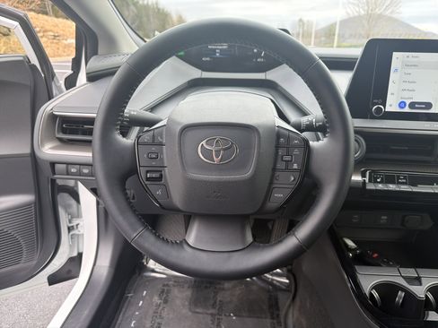 Used 2025 Toyota Prius XLE image 13