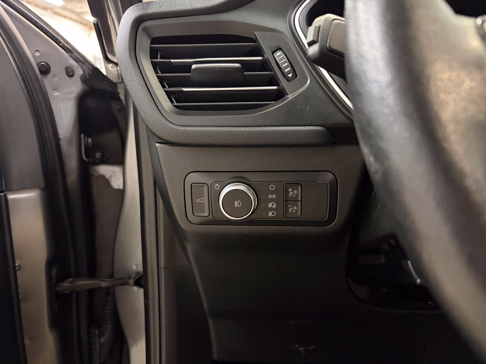 Used 2021 Ford Escape Titanium AWD/4WD image 16