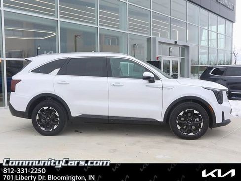 Certified 2025 Kia Sorento S w/ Panoramic Sunroof Package image 6