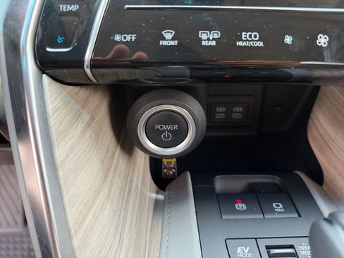 Certified 2023 Toyota Venza Limited AWD/4WD image 23