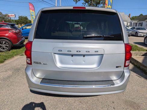 Used 2012 Dodge Grand Caravan SE FWD image 4