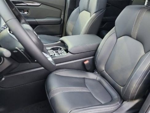 Used 2024 Honda Pilot Touring image 9