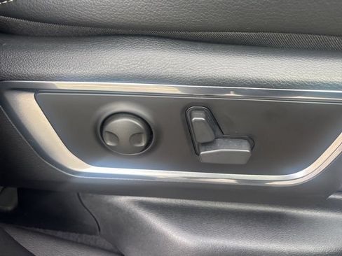 Used 2026 RAM 1500 Laramie AWD/4WD image 16