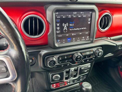 Used 2021 Jeep Gladiator Rubicon AWD/4WD image 16
