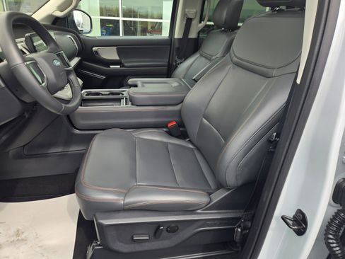 Certified 2025 Ford Expedition Active image 18