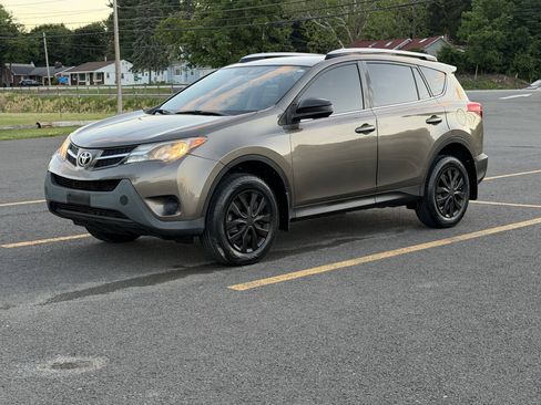 Used 2015 Toyota RAV4 LE AWD/4WD image 8