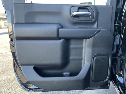 Used 2023 Chevrolet Silverado 2500 Custom w/ Custom Value Package image 17