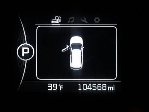 Used 2017 Kia Sorento L image 4