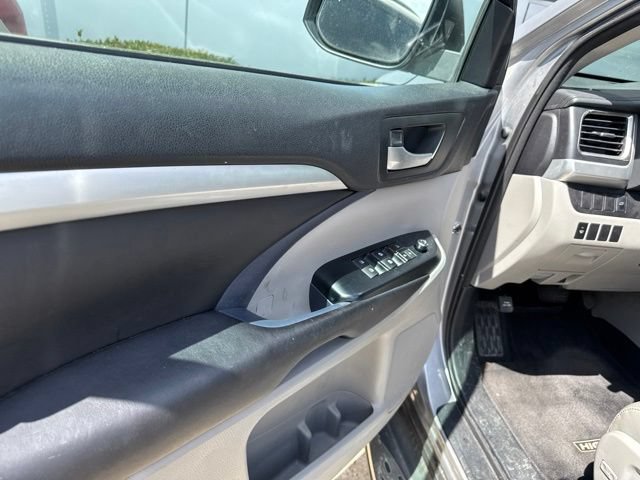 Used 2016 Toyota Highlander XLE FWD image 27