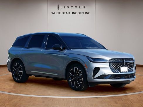 Certified 2024 Lincoln Nautilus Reserve w/ Equipment Group 202A AWD/4WD image 3
