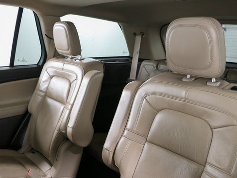 Used 2023 Lincoln Aviator Reserve w/ Equipment Group 201A RWD image 25
