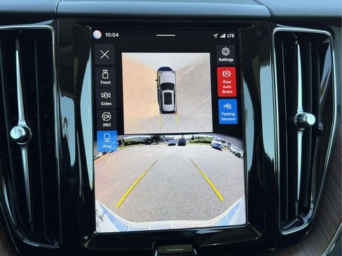 Used 2024 Volvo XC60 B5 Plus w/ Protection Package Premier AWD/4WD image 4