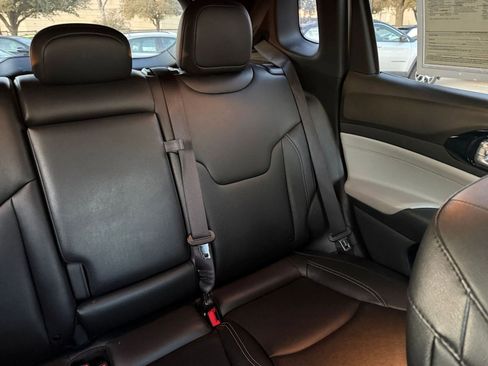 Used 2025 Jeep Compass Limited image 37