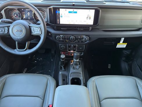 New 2025 Jeep Gladiator Mojave image 12