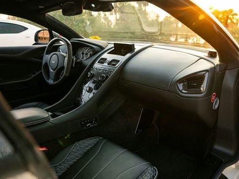 Used 2015 Aston Martin Vanquish Coupe image 40