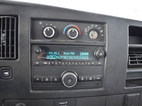 Used 2016 GMC Savana 3500 image 21