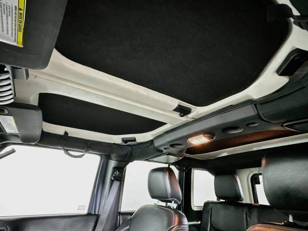 Used 2018 Jeep Wrangler Unlimited Sahara AWD/4WD image 11